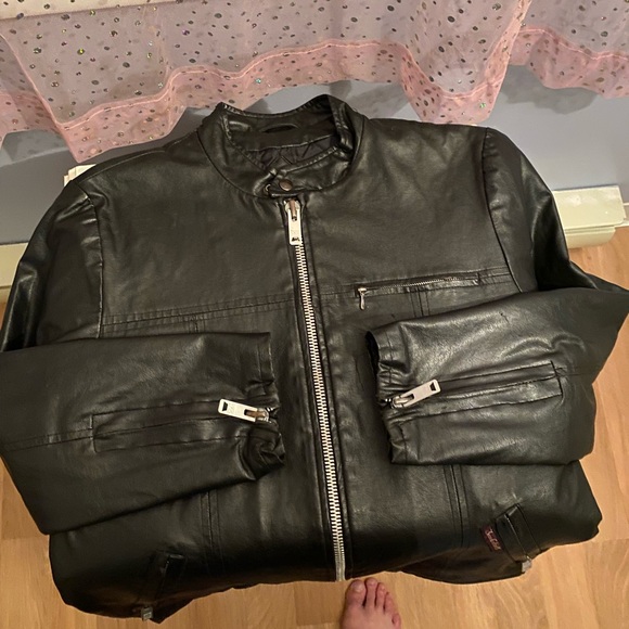 Thug jacket. 🫣 - Picture 1 of 2